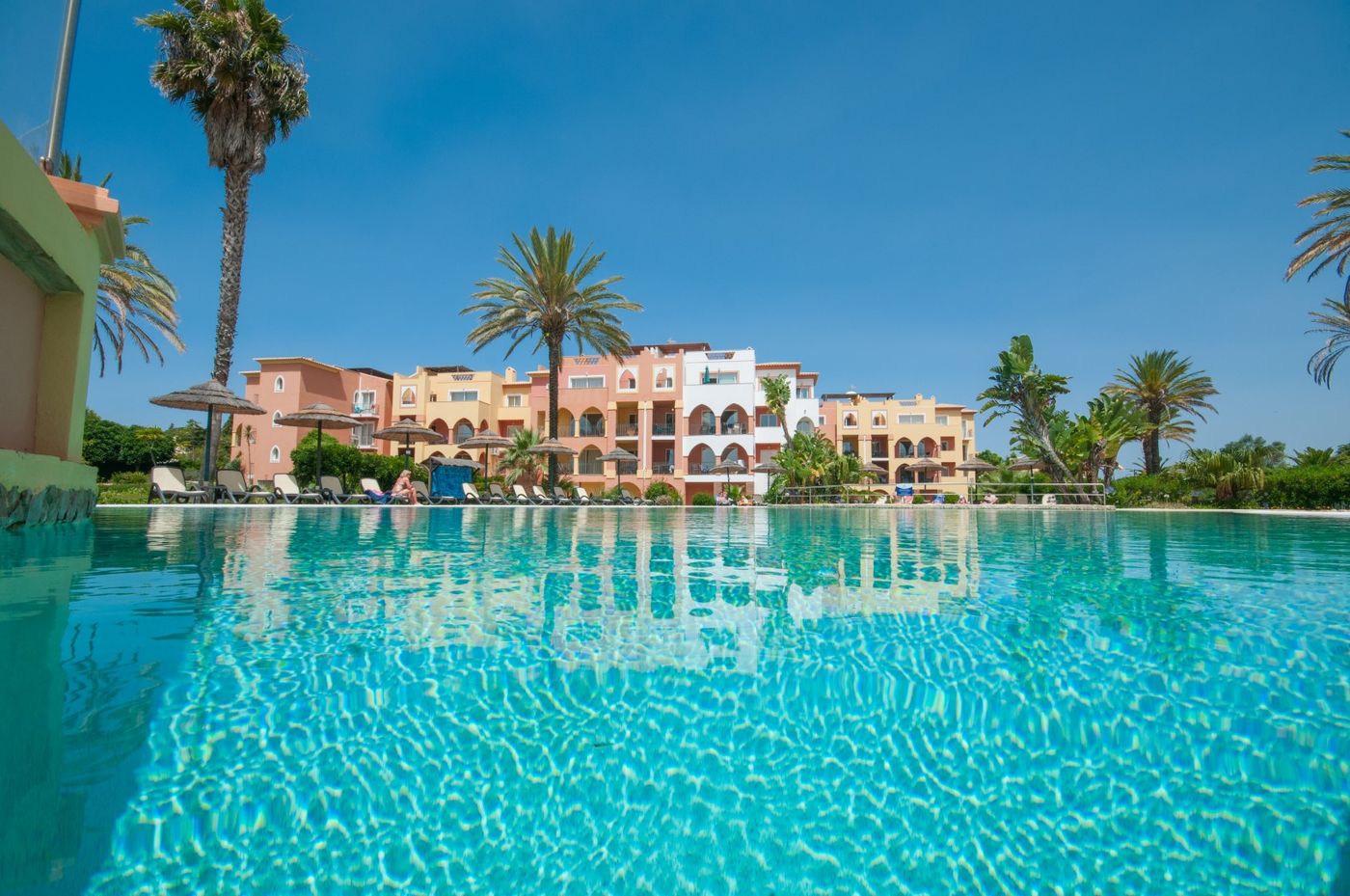 Jardim-da-Meia-Praia-Pool-3