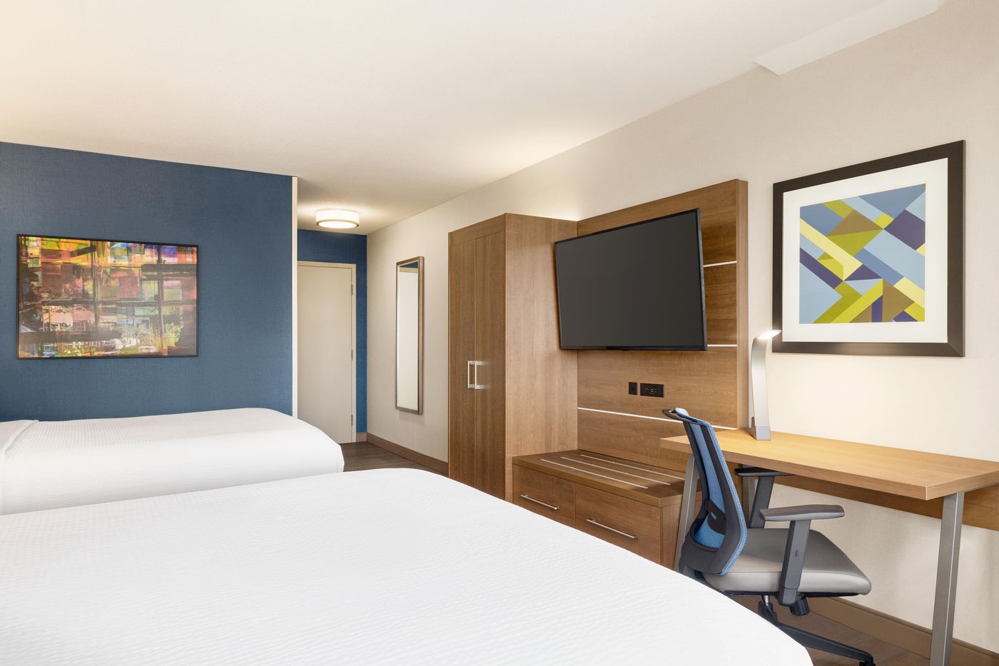 Holiday-Inn-Express-Vancouver-Metrotown--Burnaby--Room-9