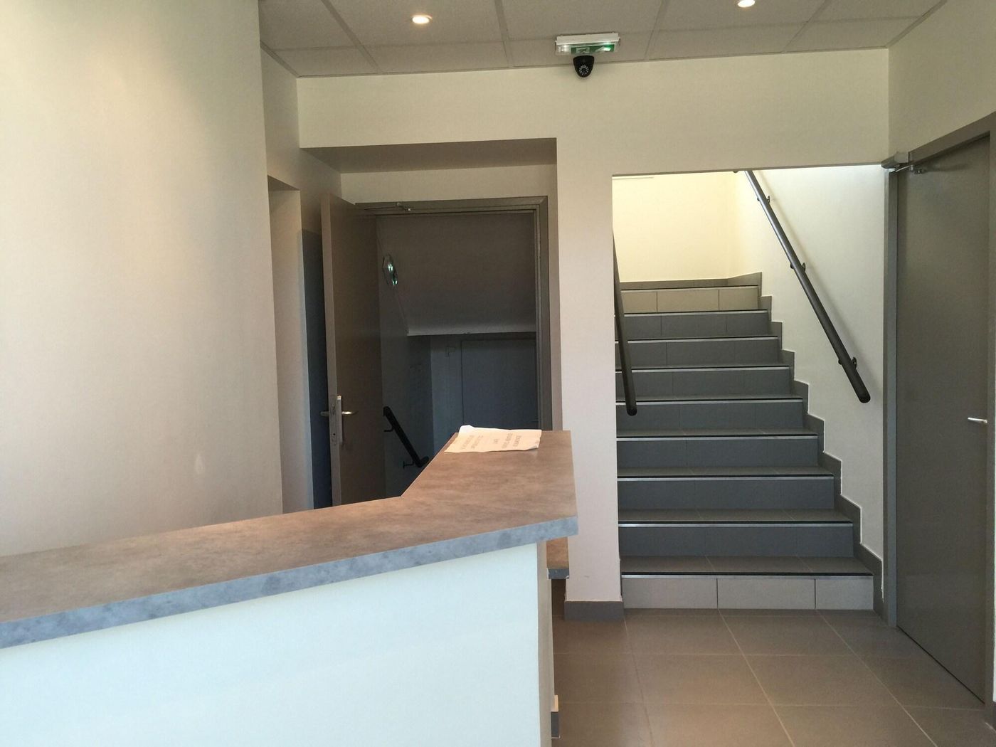 Le Logis Dauphinois - France - ROUSSILLON-EN-ISERE - Lobby - 6