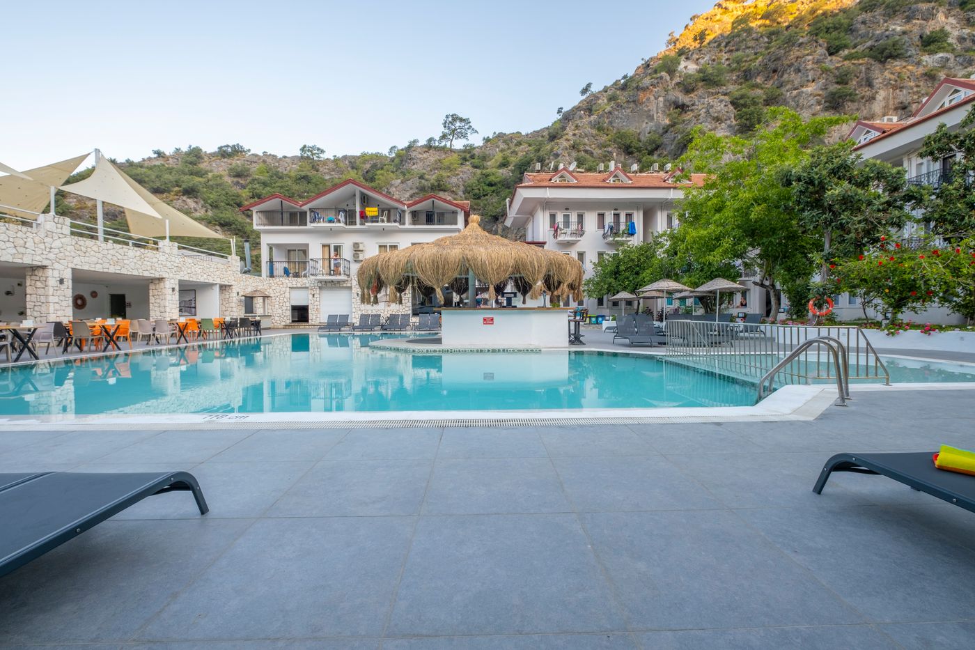 Akdeniz-Beach-Hotel-Pool-6