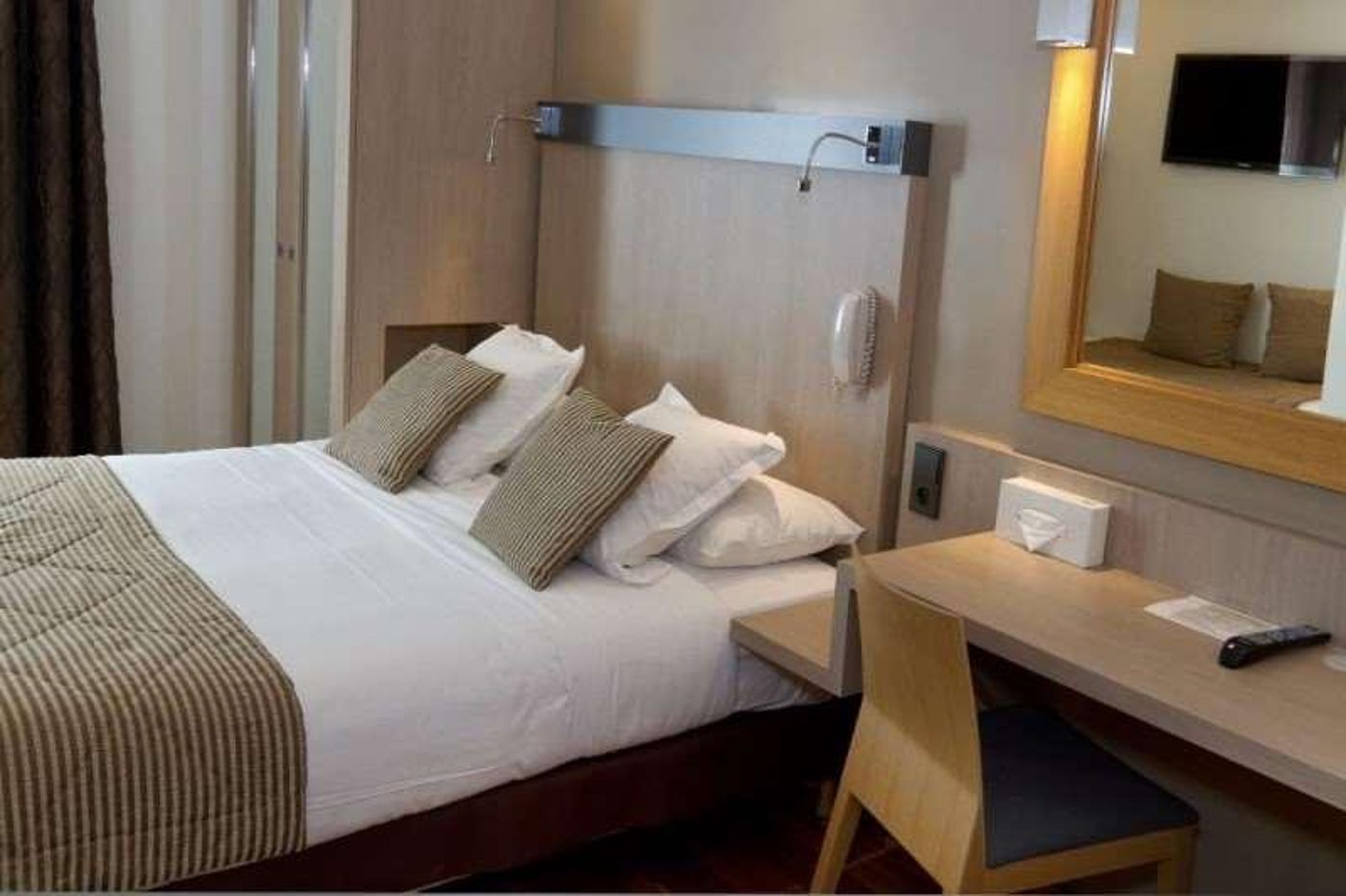 Tourisme-Avenue-Room-34