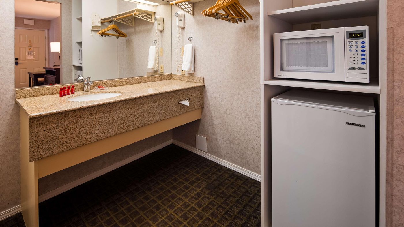 SureStay-by-Best-Western-North-Vancouver-Capilano-Room-21