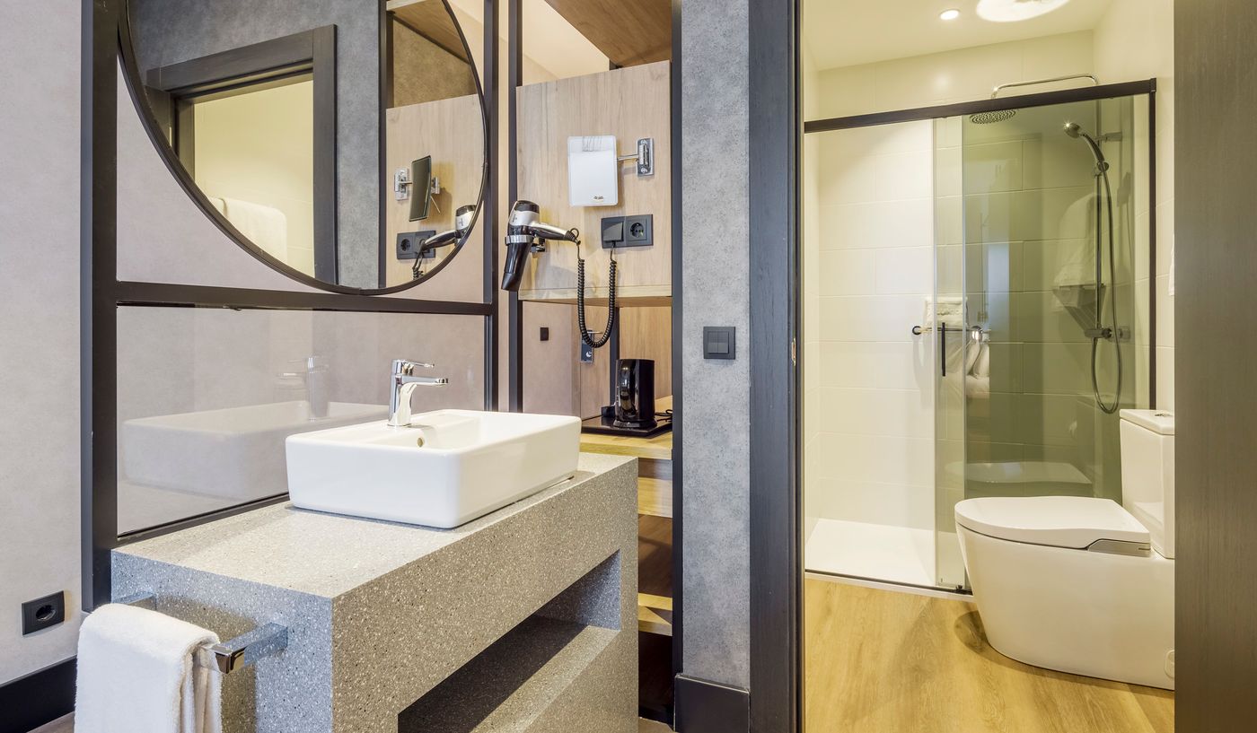 Hotel ILUNION San Mamés-Spain-Bilbao-Room-9