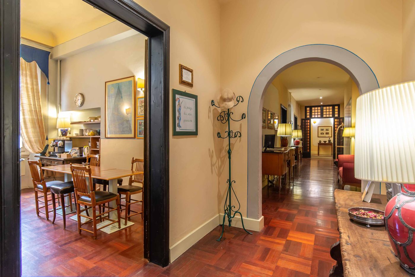 Hotel-Bonifacio-Lobby-3