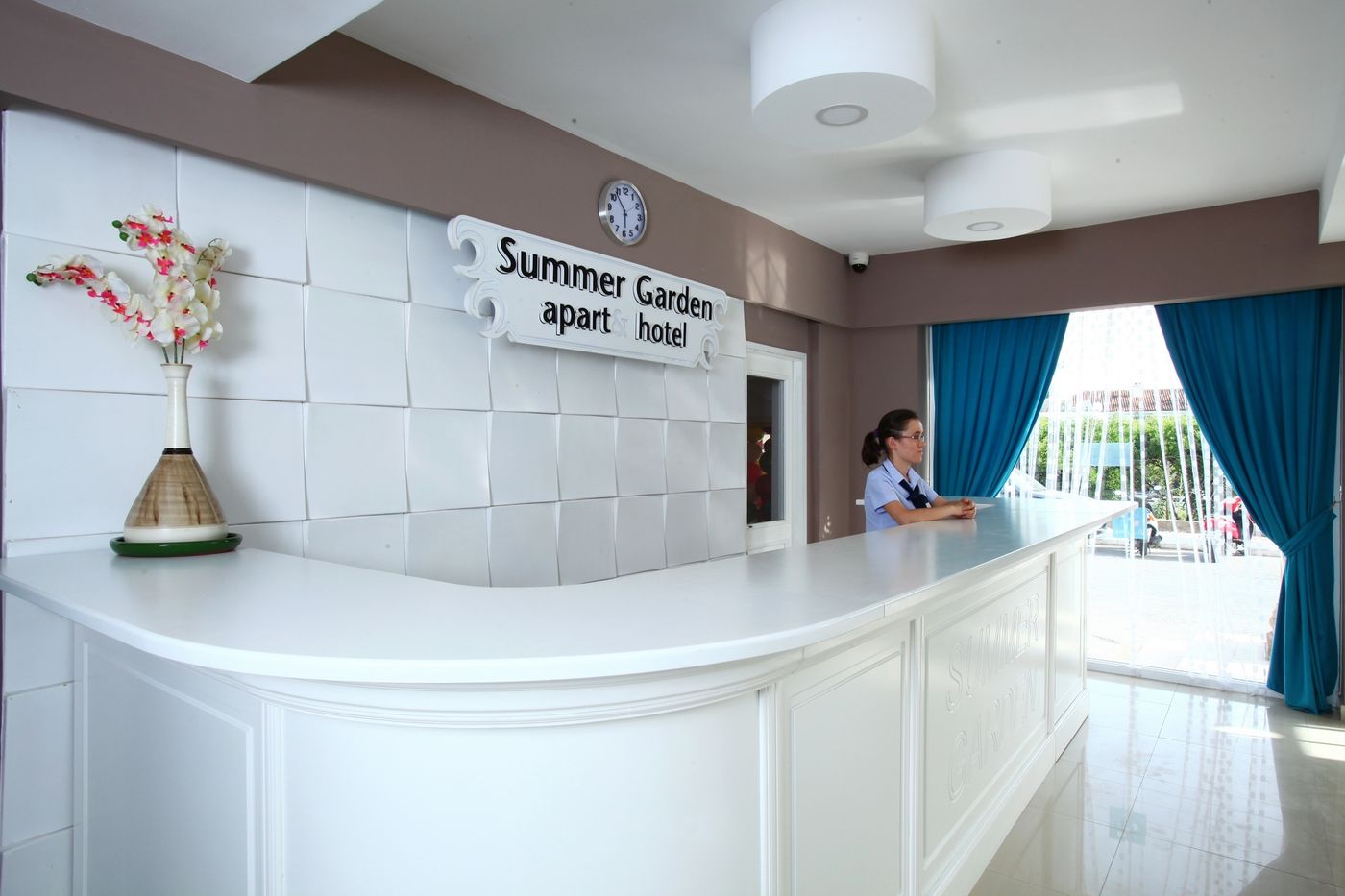 Summer-Garden-Apart-Lobby-24