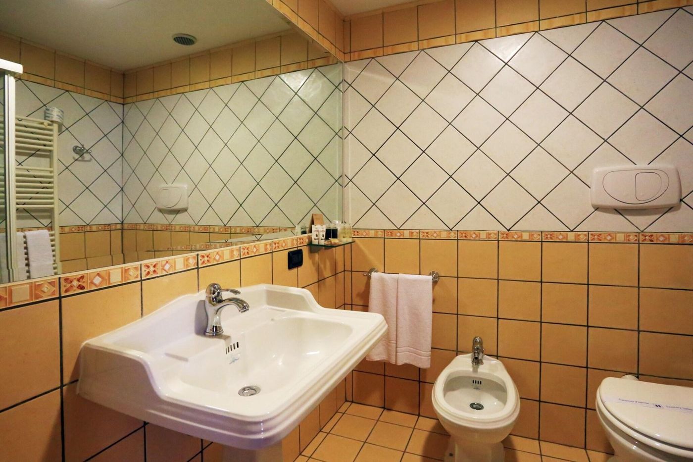 Hotel-L-Aquila-Room-24