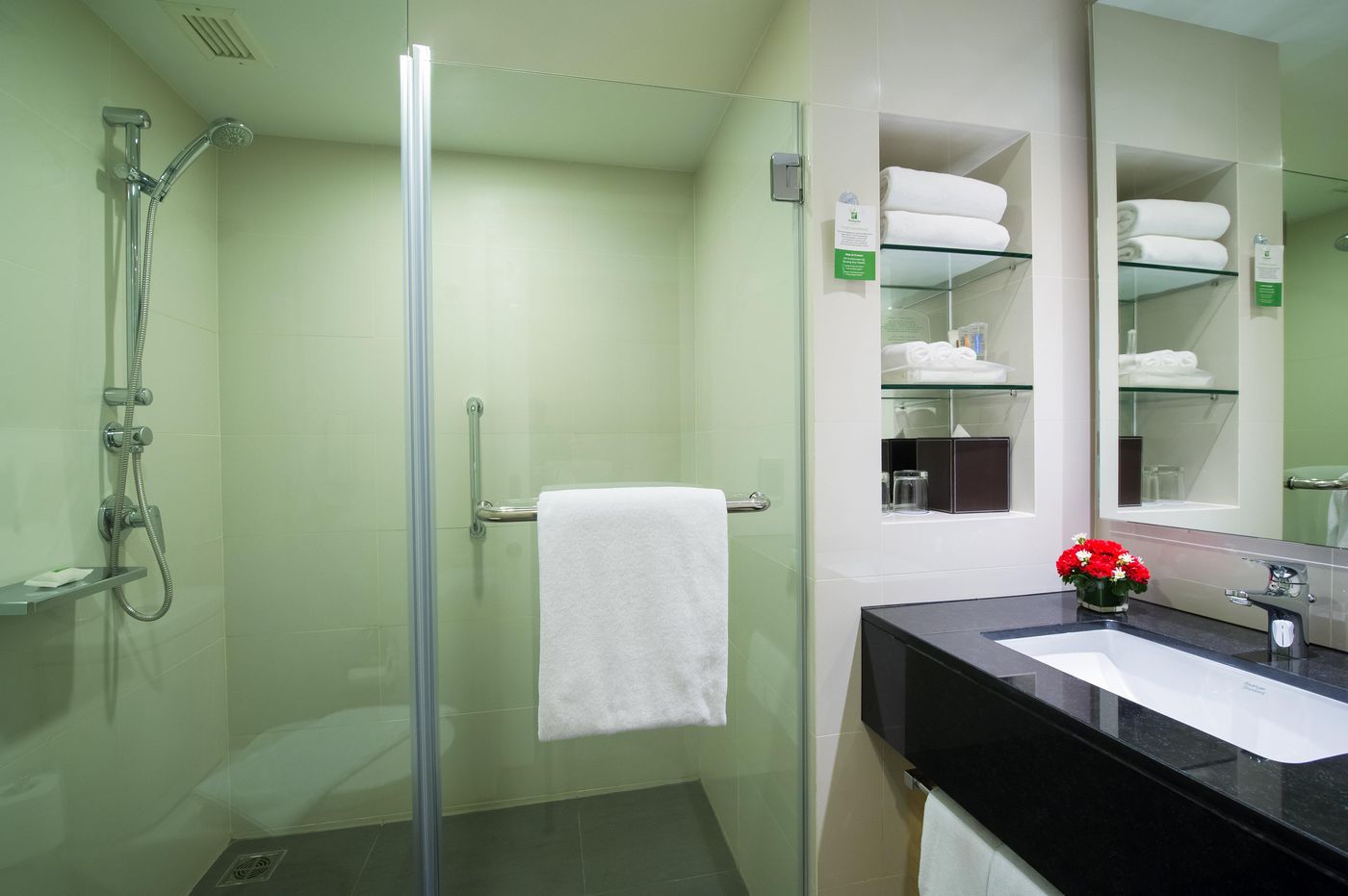 Holiday-Inn-Bangkok-Silom-Room-40