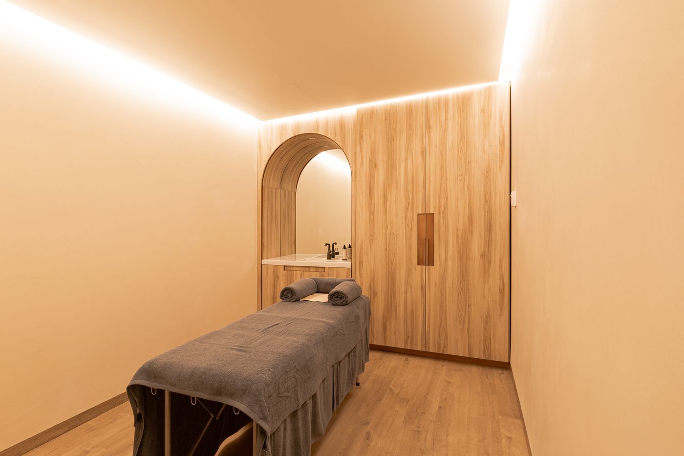 Luster-Hotel-Sports-and-Entertainment-59