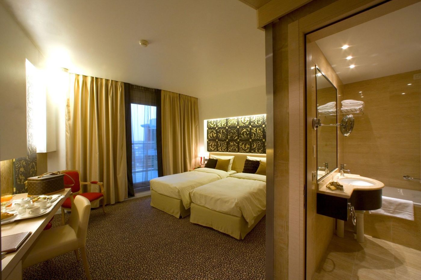 Antony-Palace-Hotel-Room-8