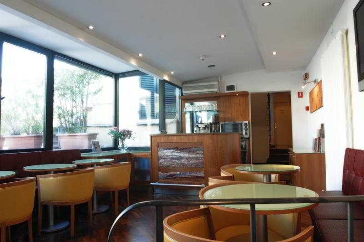 Hotel-Giardino-Tower-Inn-Bar-11