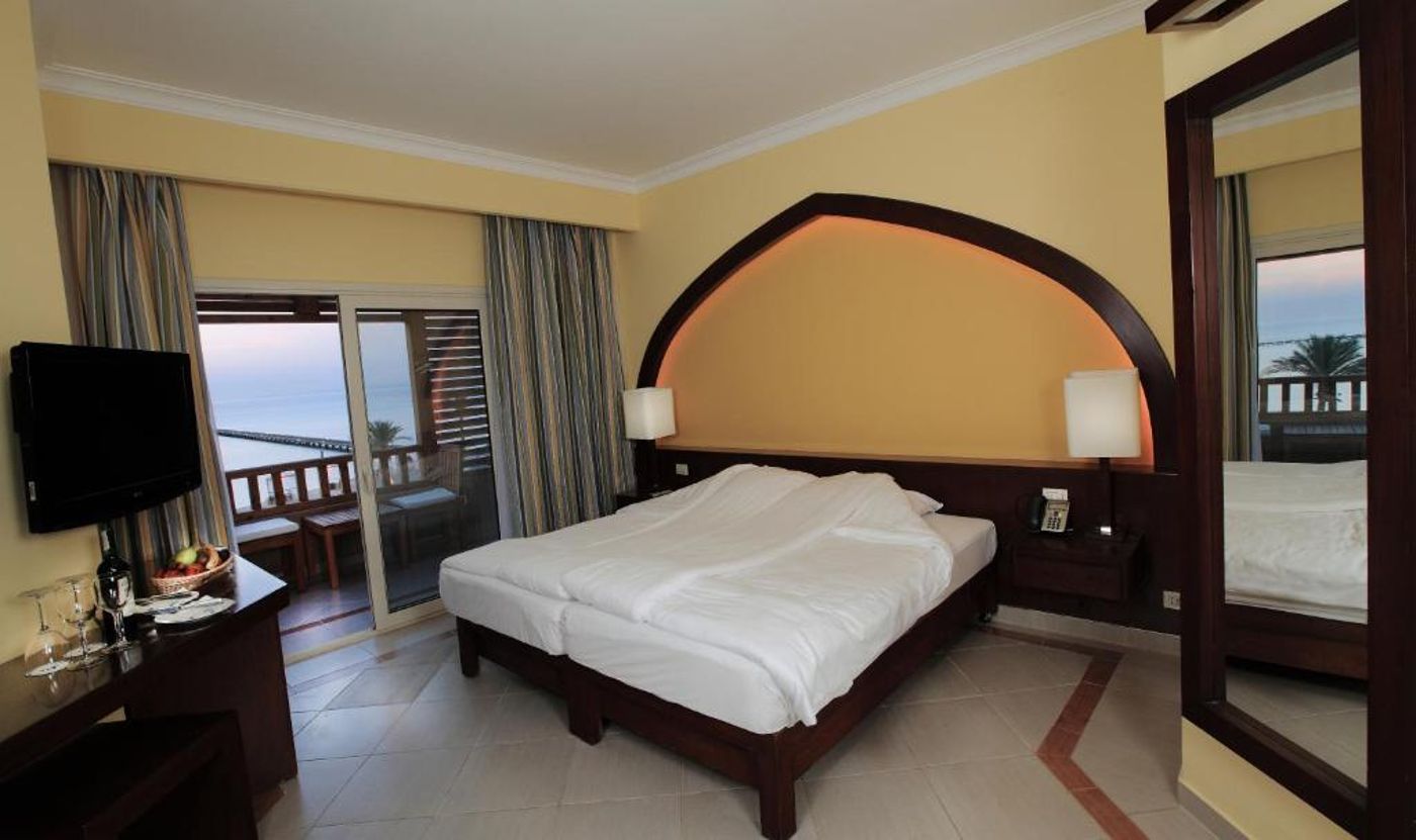 The-Breakers-Diving---Surfing-Lodge-Room-14