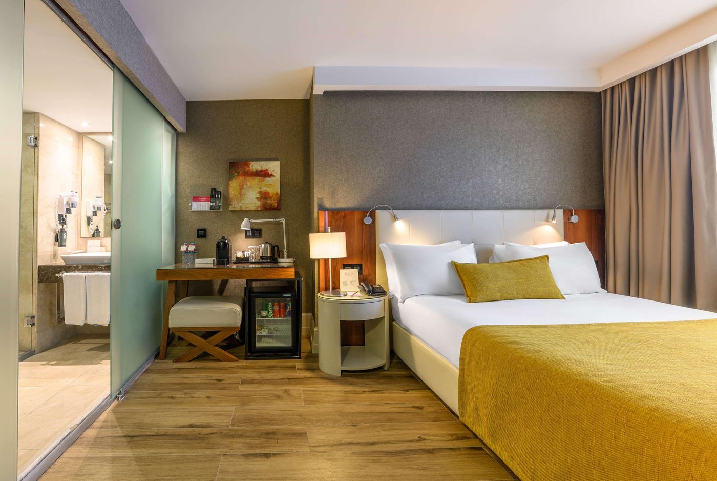 Ramada-Istanbul-Grand-Bazaar-Room-11