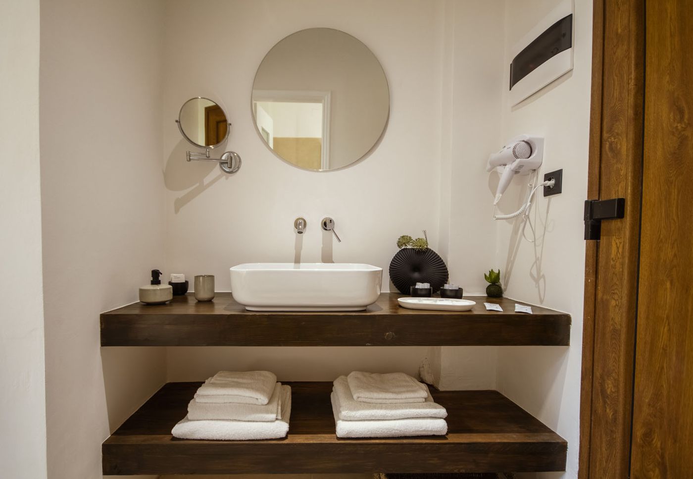 ELE-NAS-bohotel---Annex-Apartments-Room-65