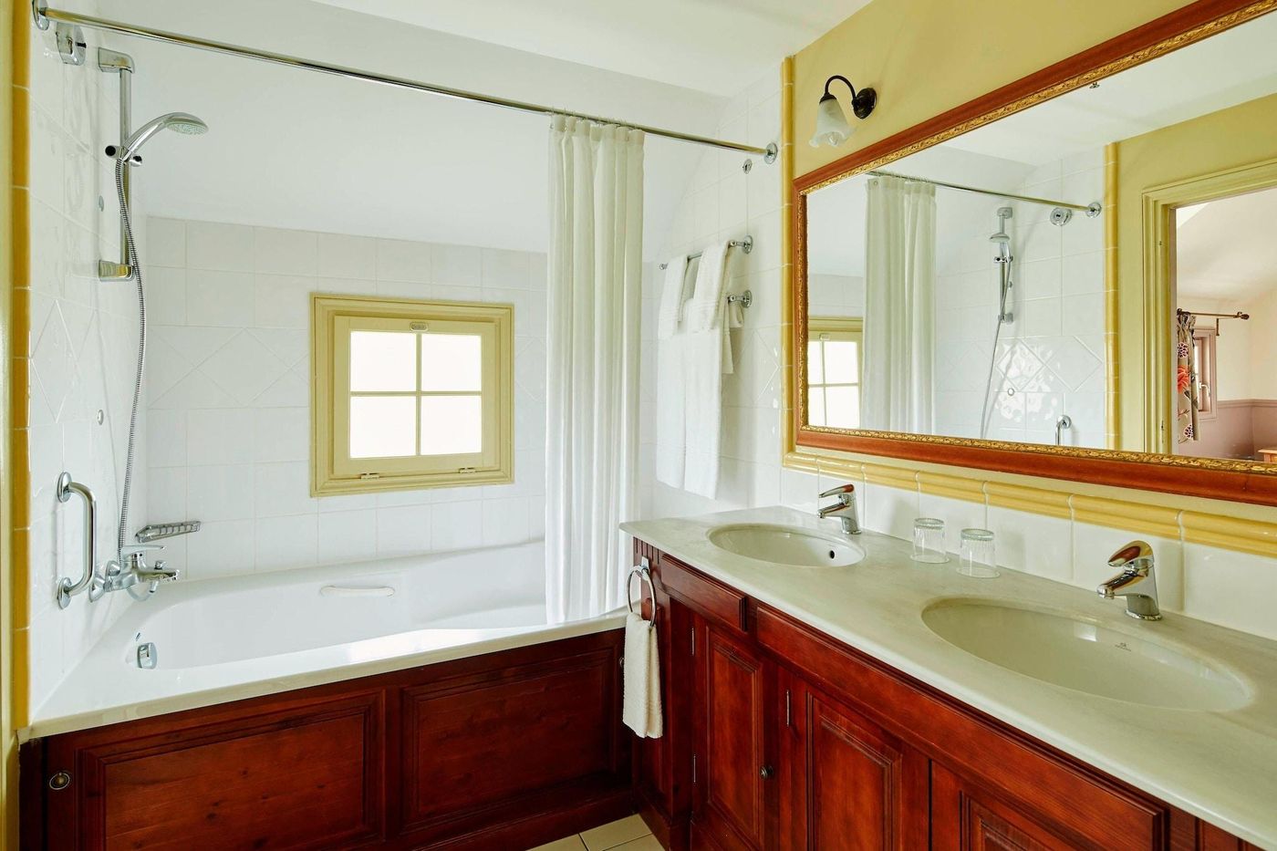 Marriott-s-Village-d-lle-de-France-Room-20