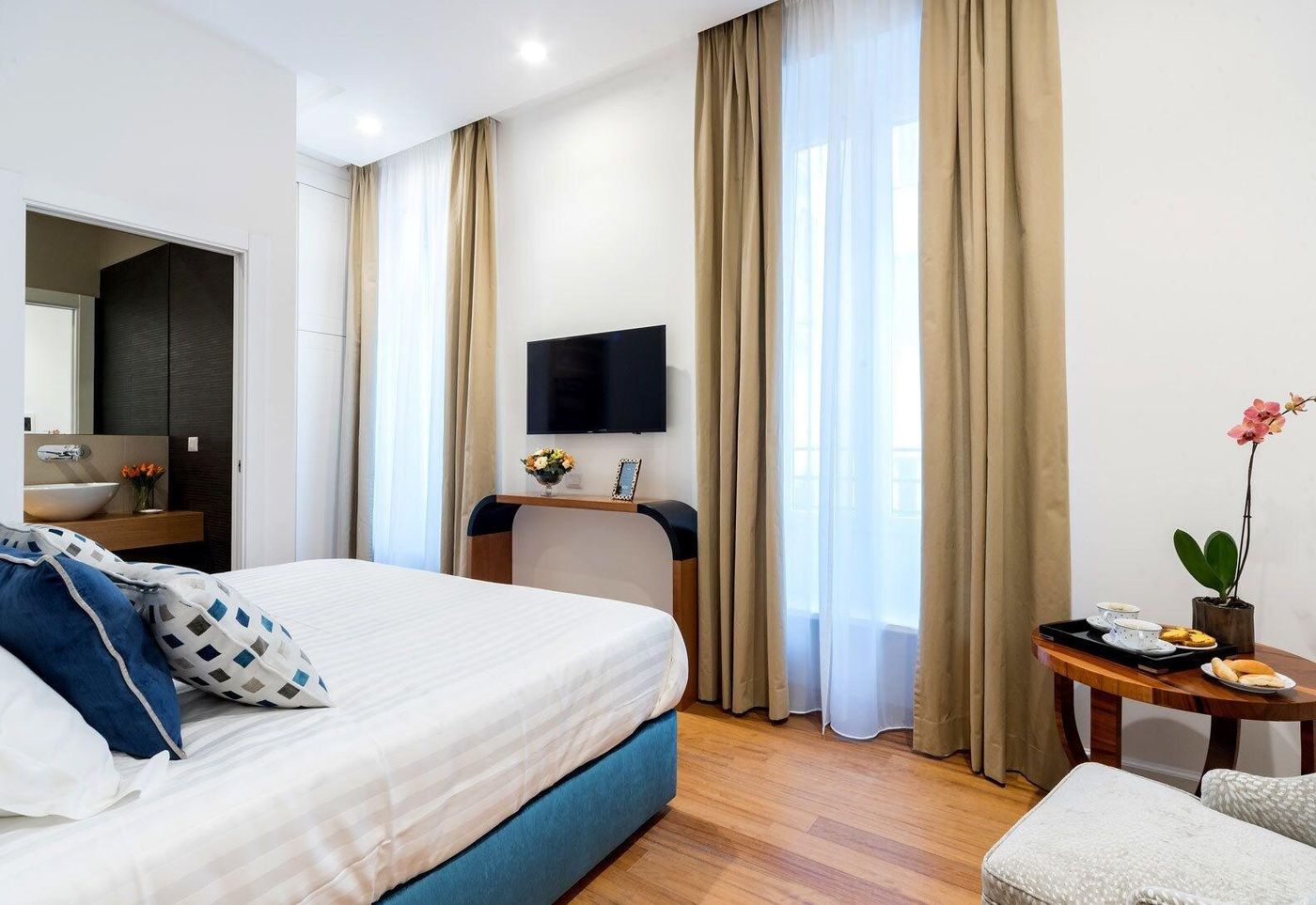 900-Piazza-Del-Popolo-Room-13