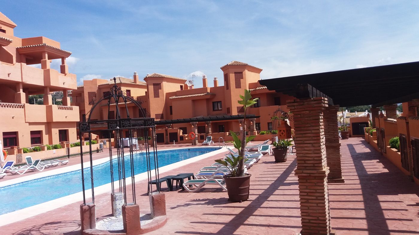 Royal-Suites-Marbella-Pool-6