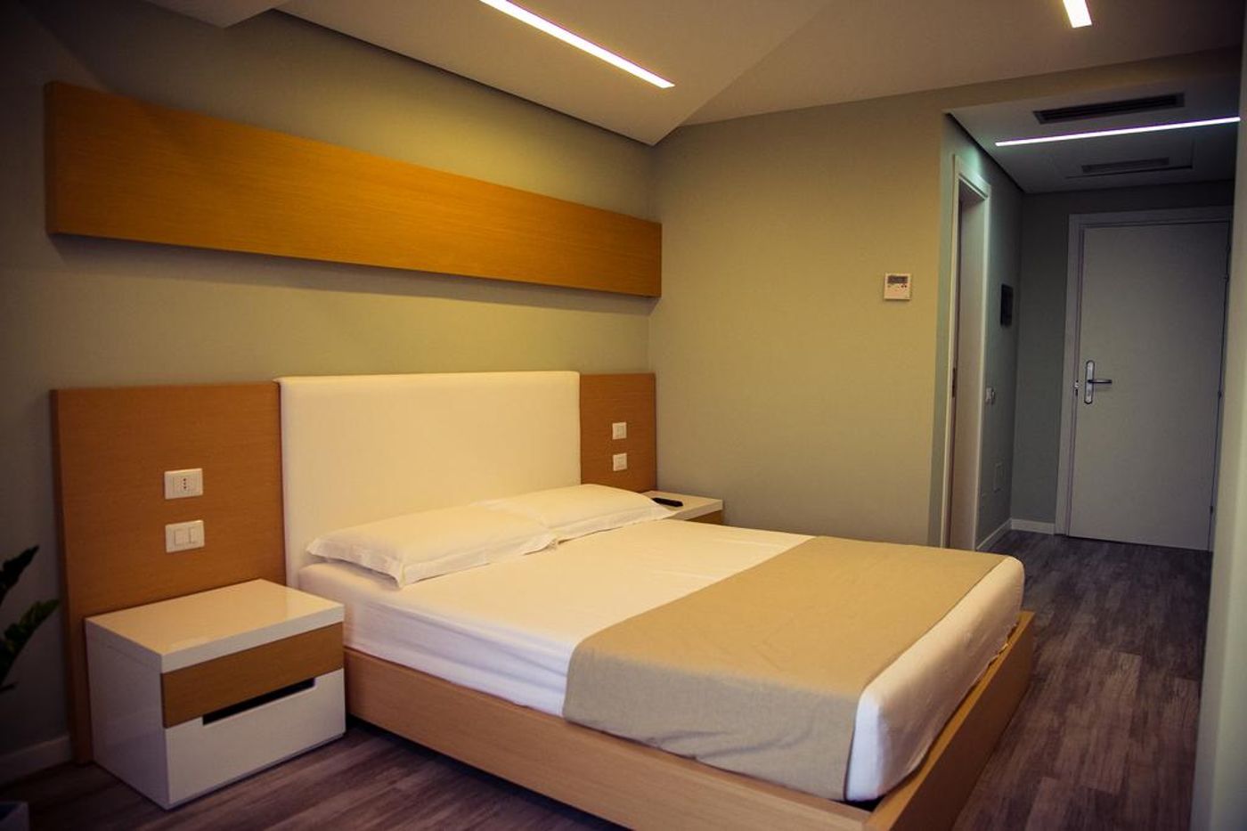 Bologna-Albania-ALBANIA/-Room-10