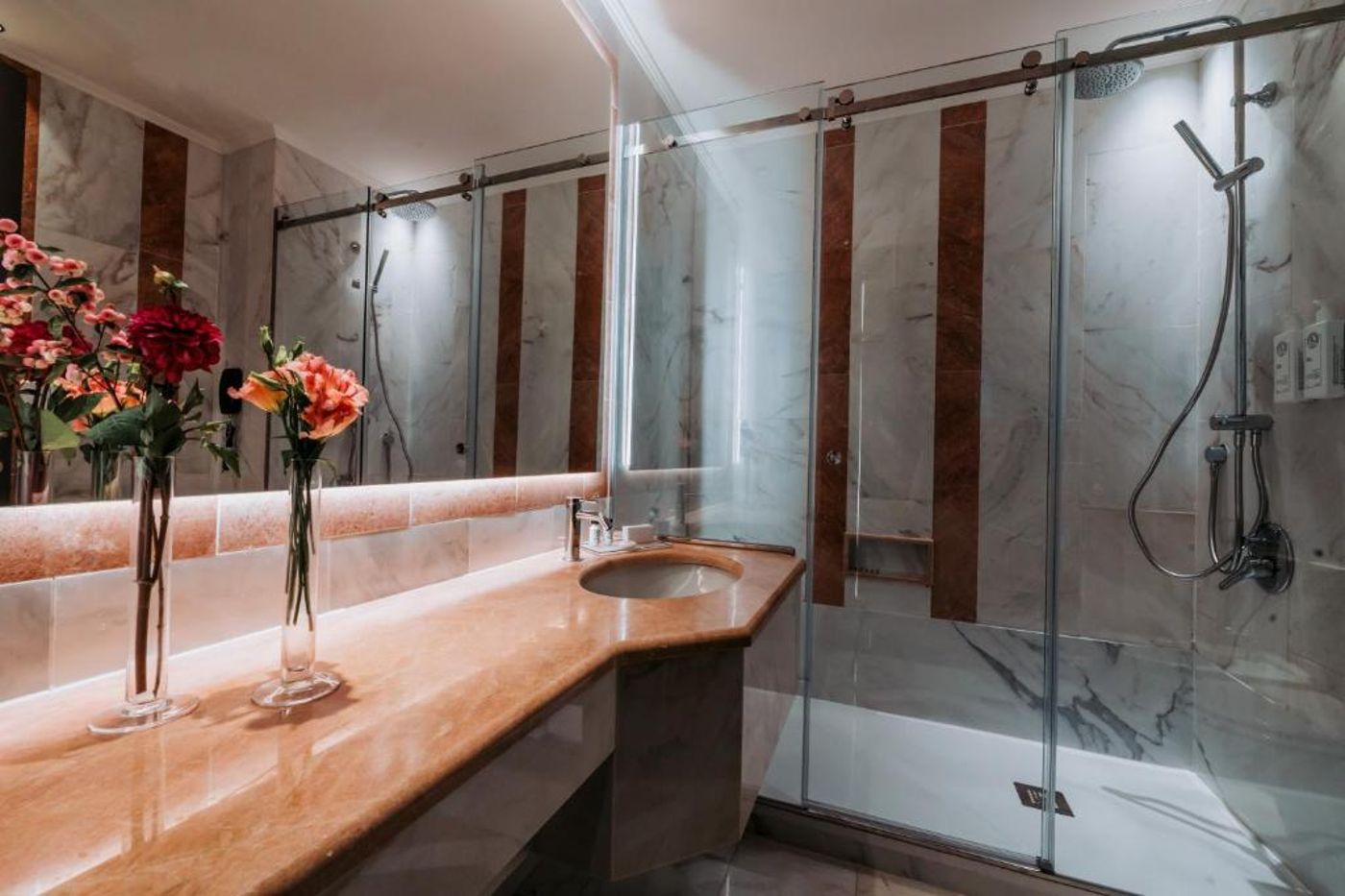 Royal-Garden-Hotel-Room-37