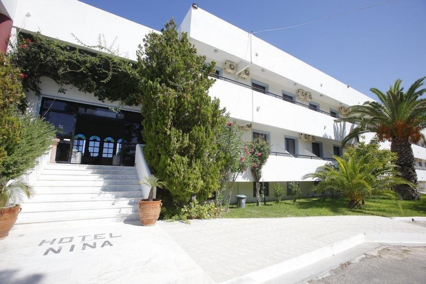 Nina Beach Hotel