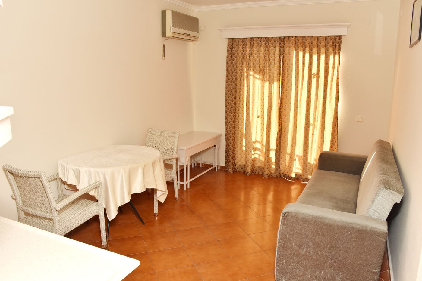 Club Dante Apartments