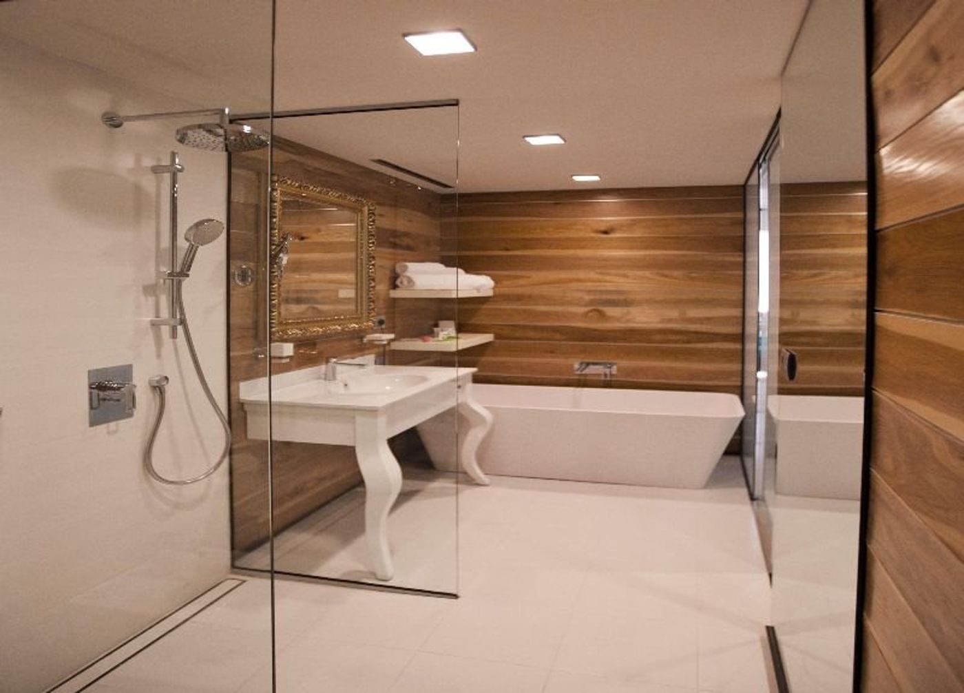 Graffit-Gallery-Hotel-Room-35