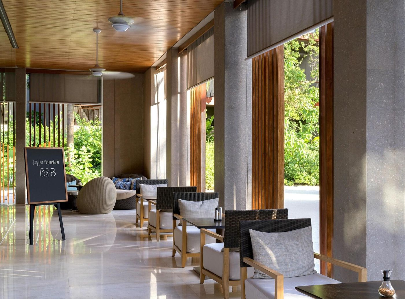 Renaissance-Phuket-Resort---Spa-Bar-61