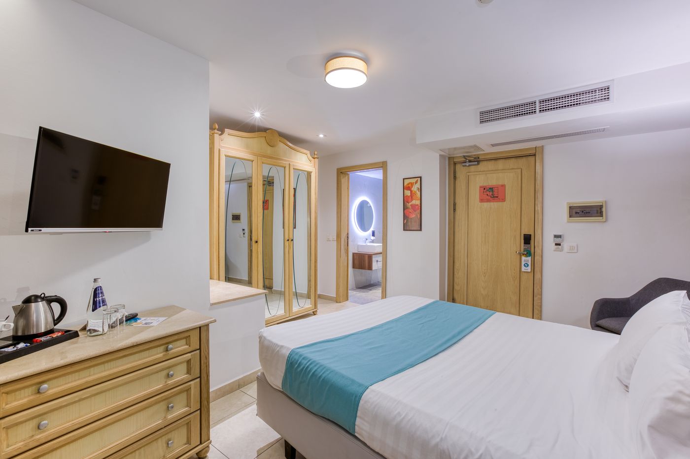 Solana-Hotel---Spa-Room-37