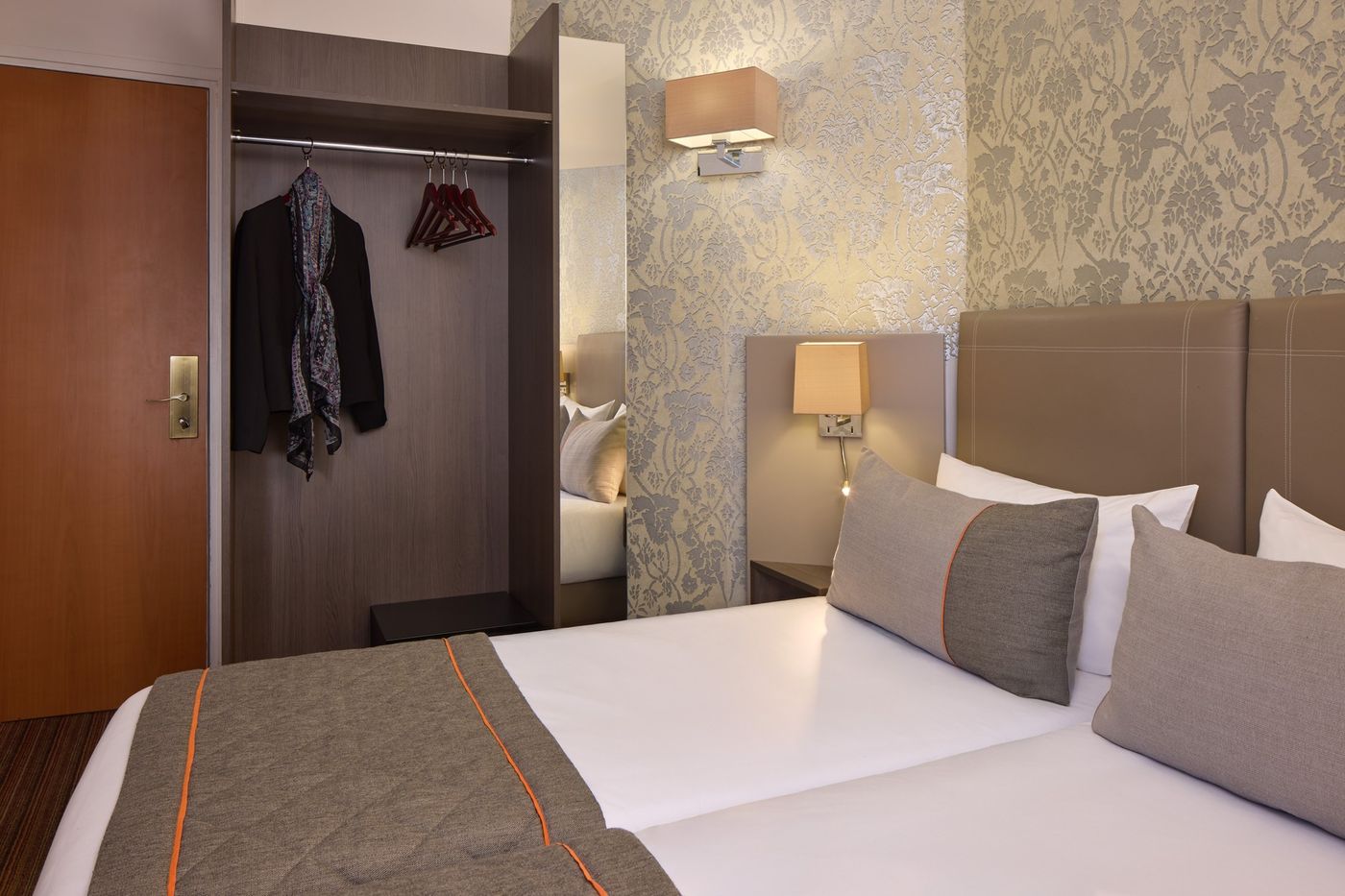 Timhotel-Tour-Eiffel-Room-20