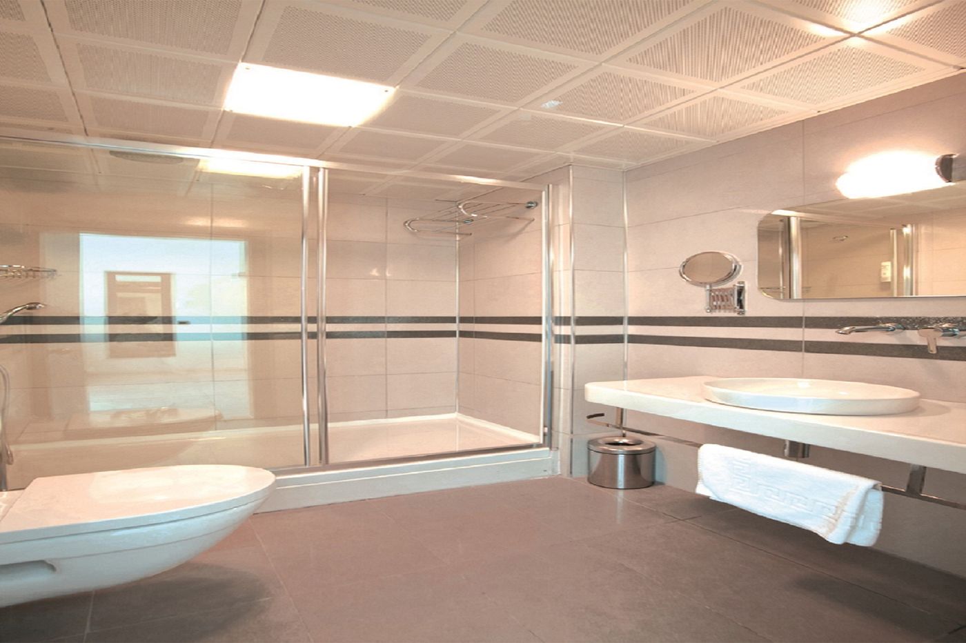 Malibu-Beach-Hotel-Room-22