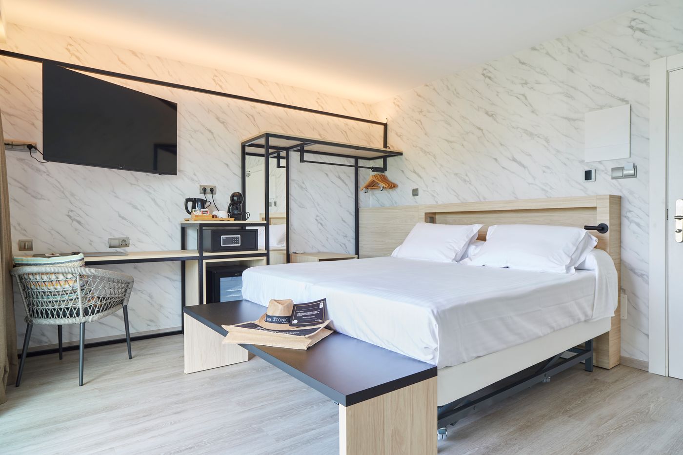 Invisa-Hotel-Es-Pla---Adults-Only-Room-20