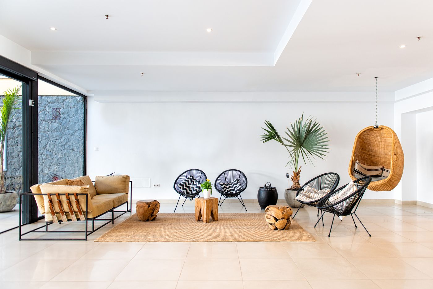 Atlantic-Holiday-Lobby-56