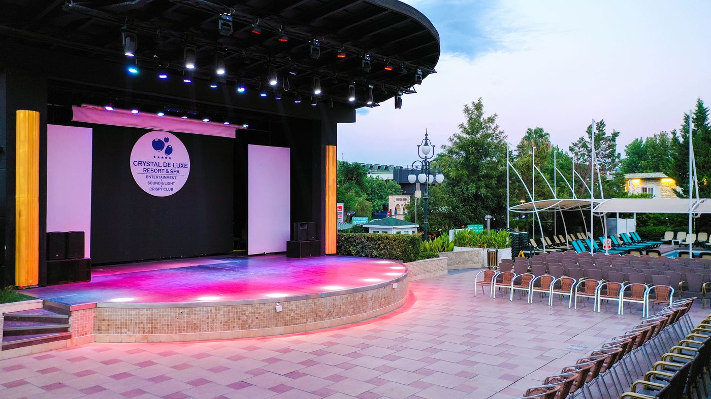 Crystal Deluxe Resort 