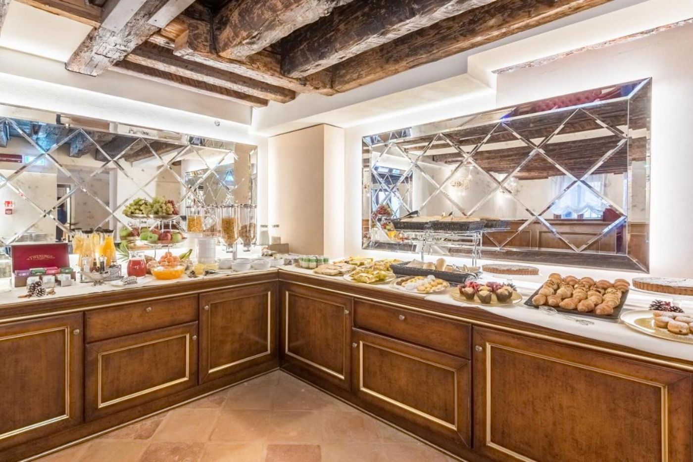 Nani-Mocenigo-Palace-Bar-24