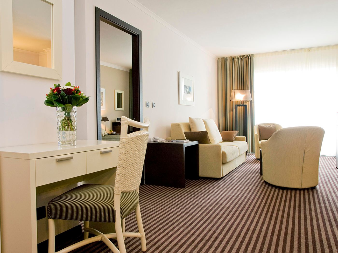 Juliana-Cannes-Room-25