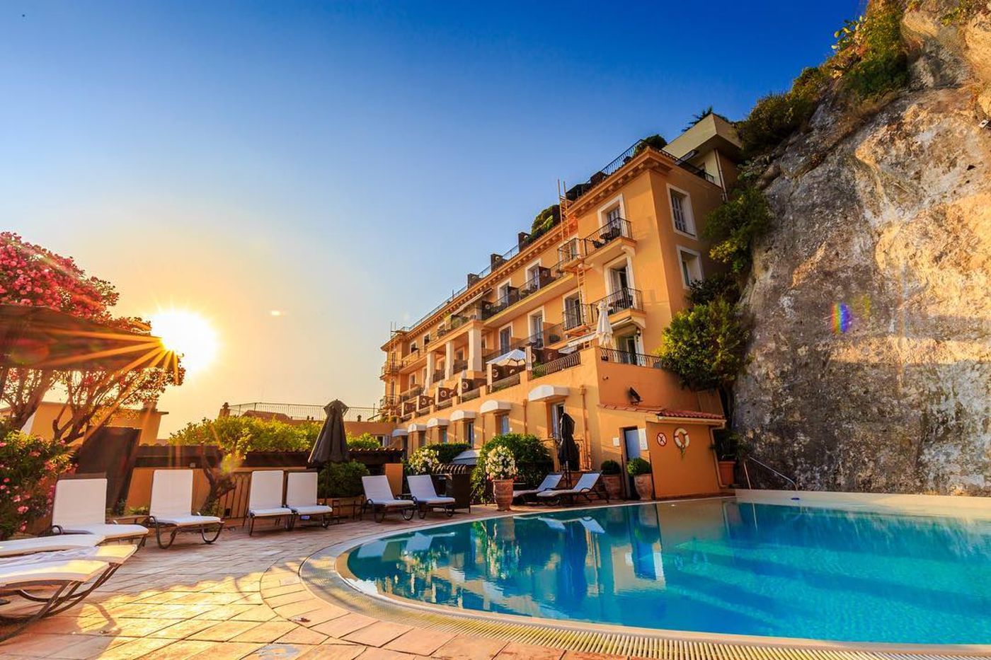 La-Perouse-Nice-Baie-des-Anges-Pool-1