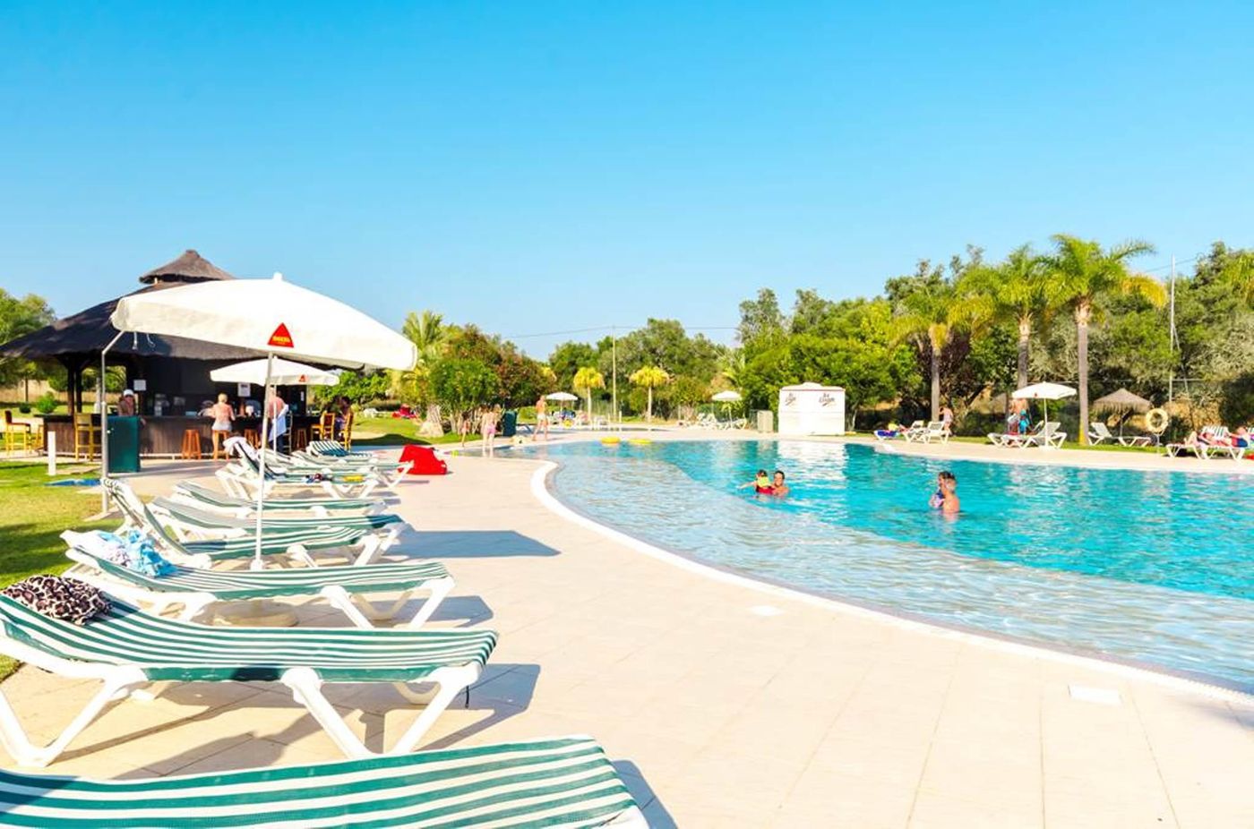 The-Navigator---Palm-Oasis-Alvor-Pool-10