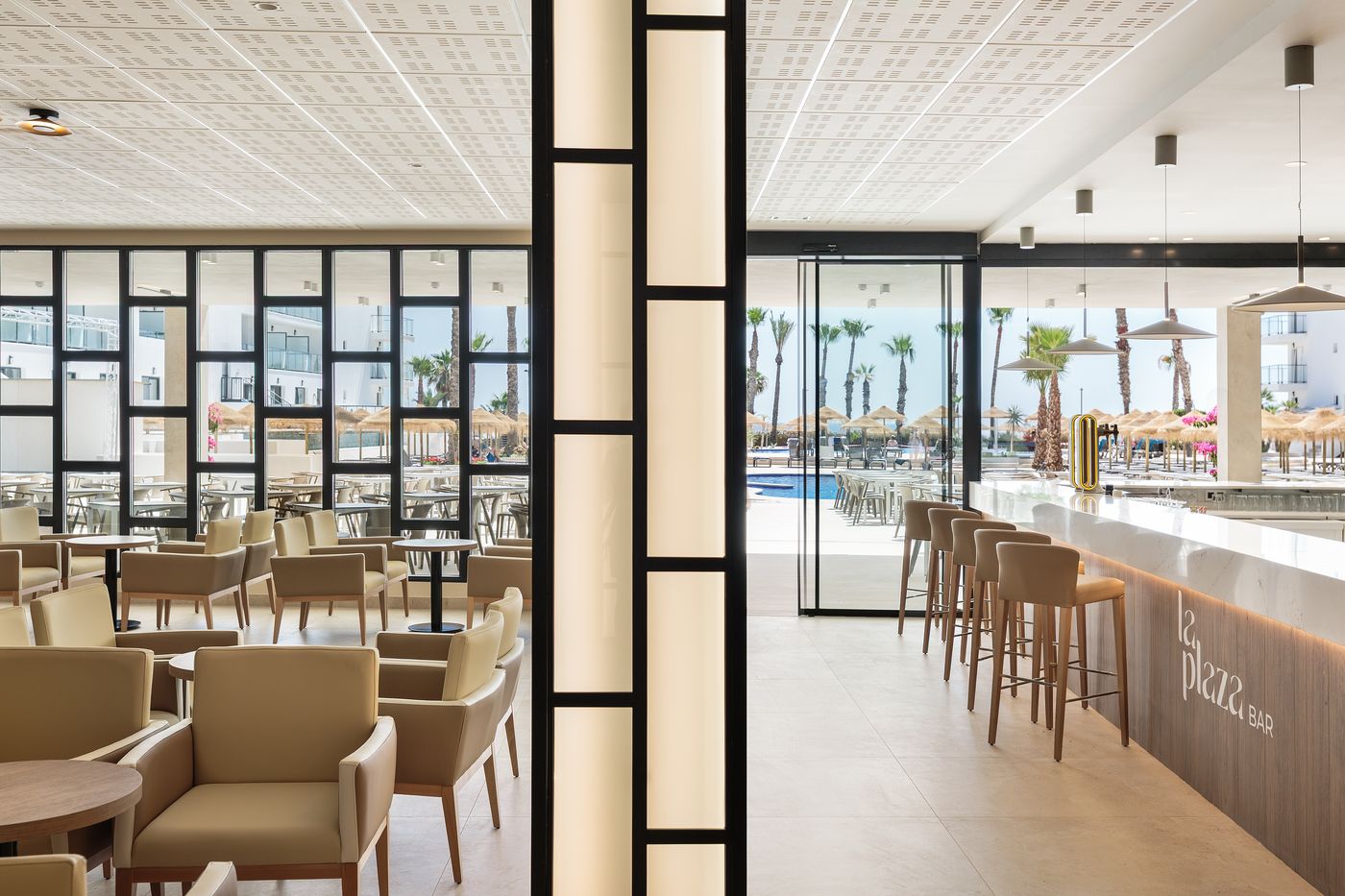 Best-Oasis-Tropical-Bar-59