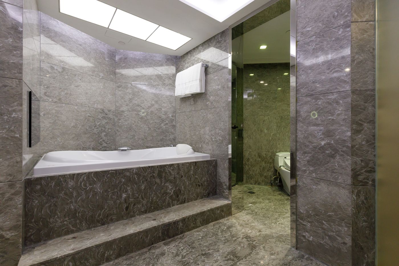 New-World-Millennium-Hong-Kong-Hotel-Room-53