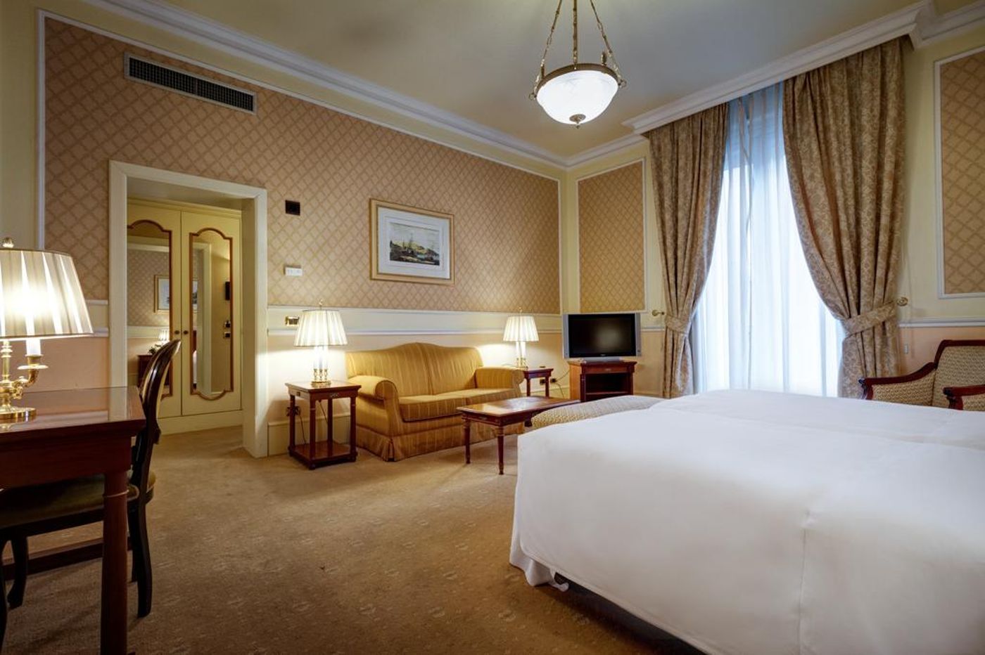 Grand-Hotel-et-des-Palmes-Room-22