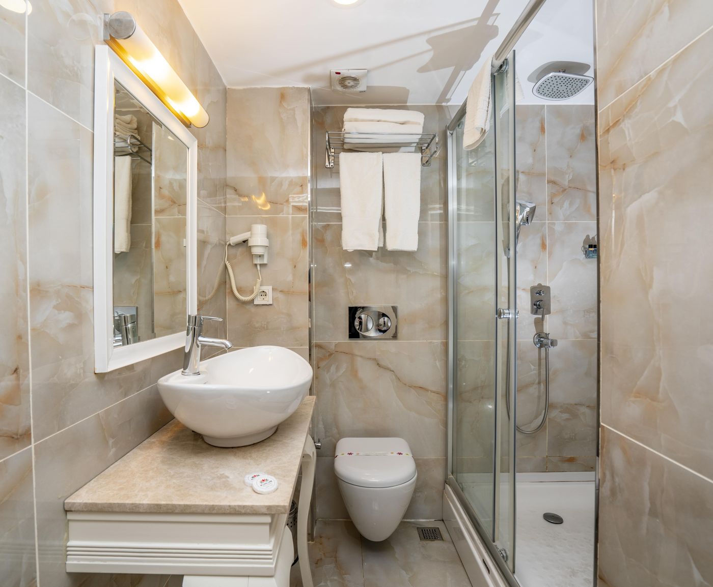 Kunlun-Kensington-Hotel-Istanbul-Room-18