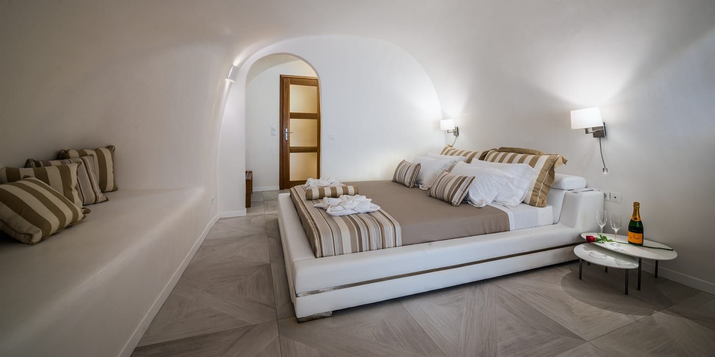 Elite-Luxury-Suites-Room-11