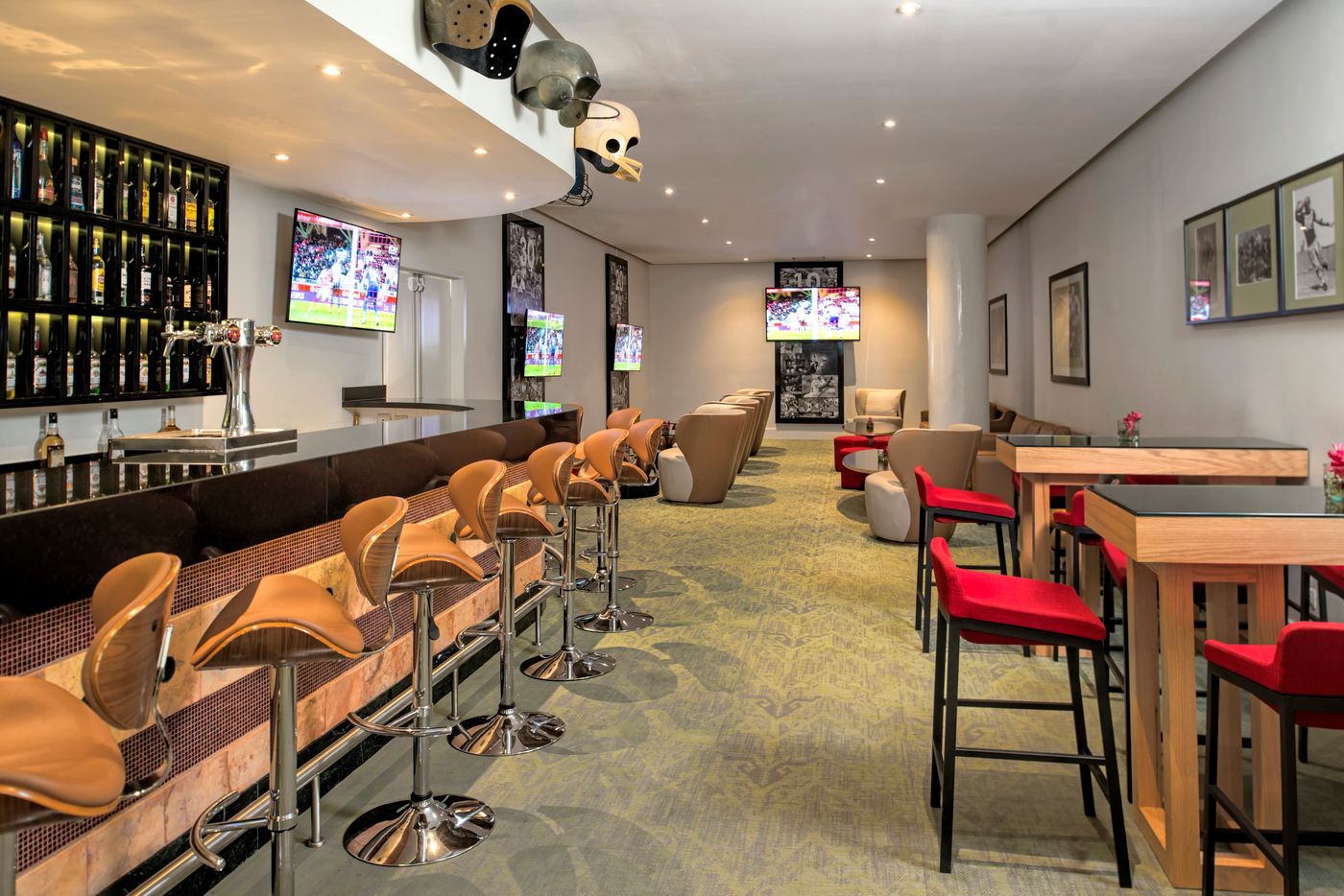 Iberostar-Waves-Tucan-Bar-49