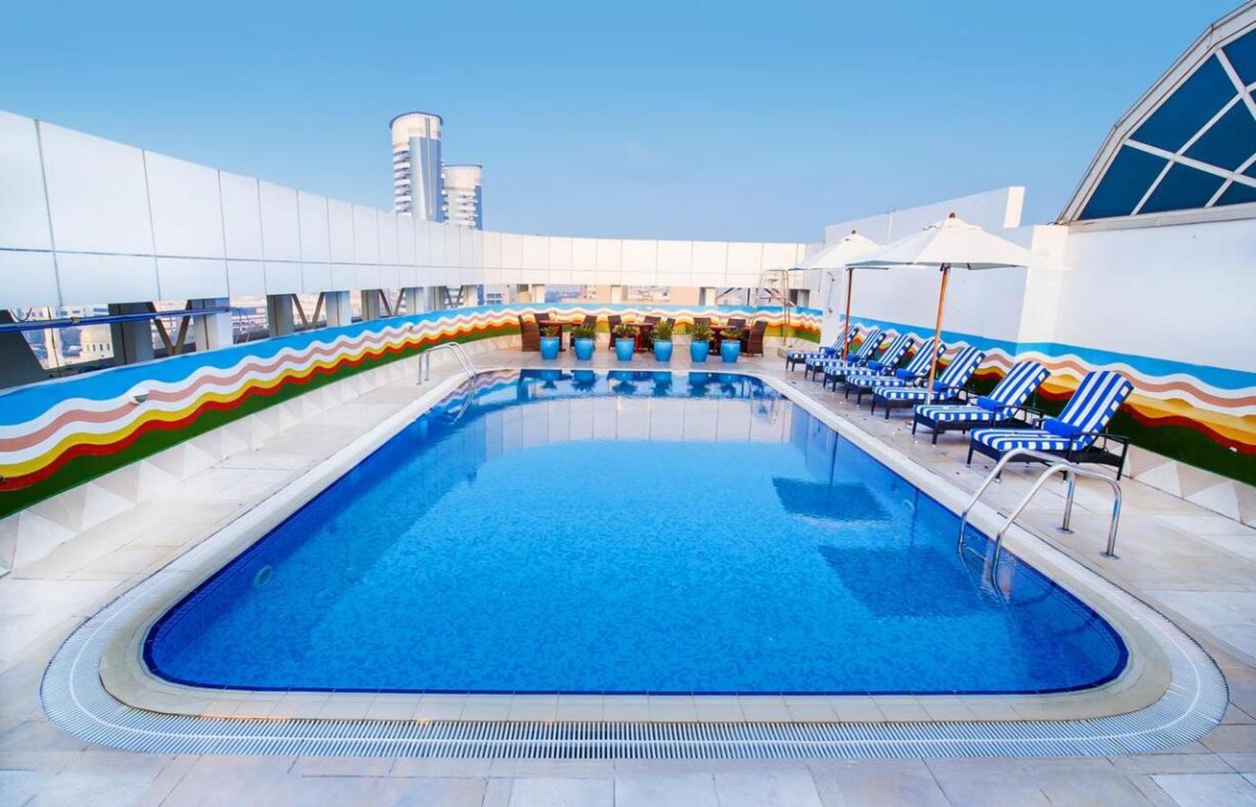 Grand-Excelsior-Bur-Dubai-Pool-2