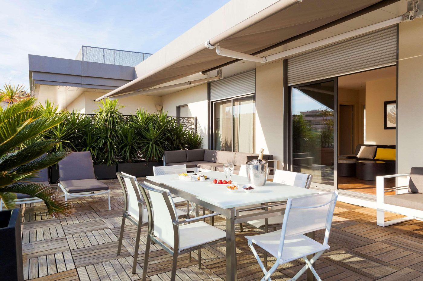 Neho-Suites-Cannes-Croisette-Room-11