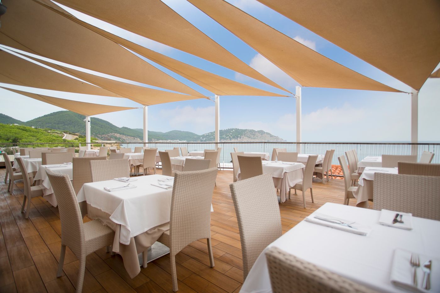 Invisa-Figueral-Resort---Cala-Blanca-Restaurant-56