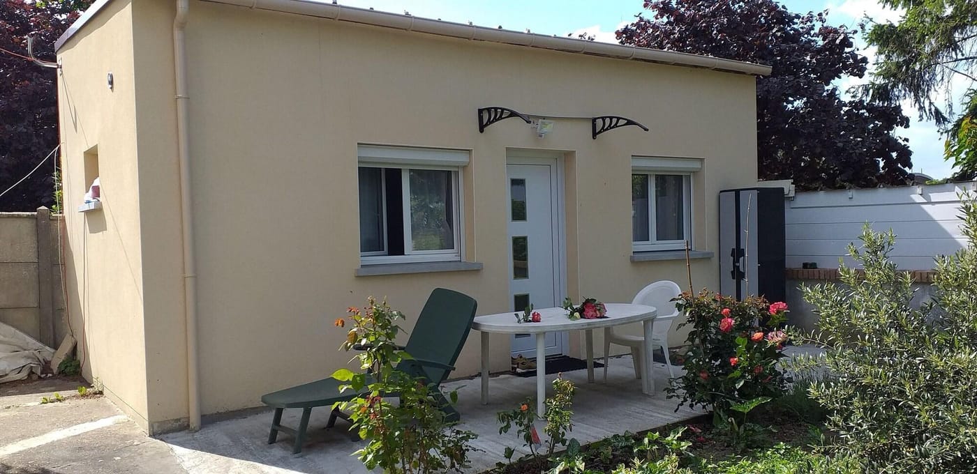 Chambre Du Jardin Fleuri-France-SAINT-AUBIN-LES-ELBEUF-Room-10