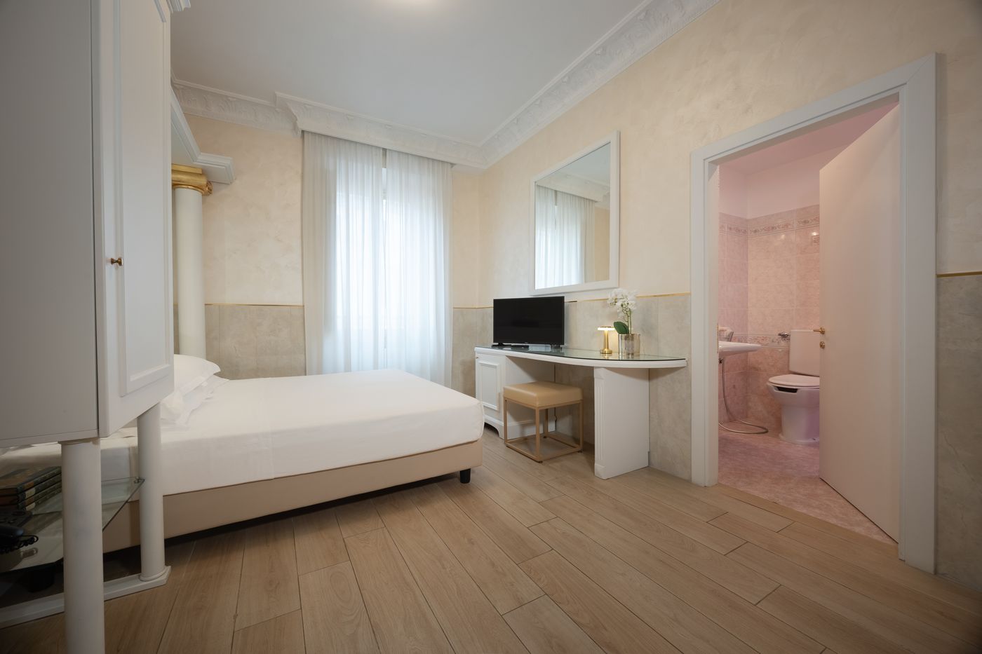 Palladium-Palace-Room-36