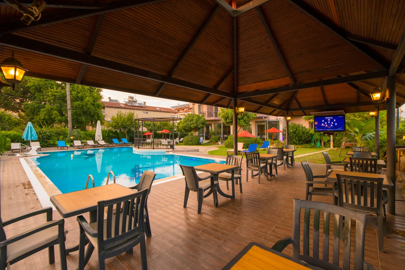 Golden-Moon-Hotel-Sports-and-Entertainment-9