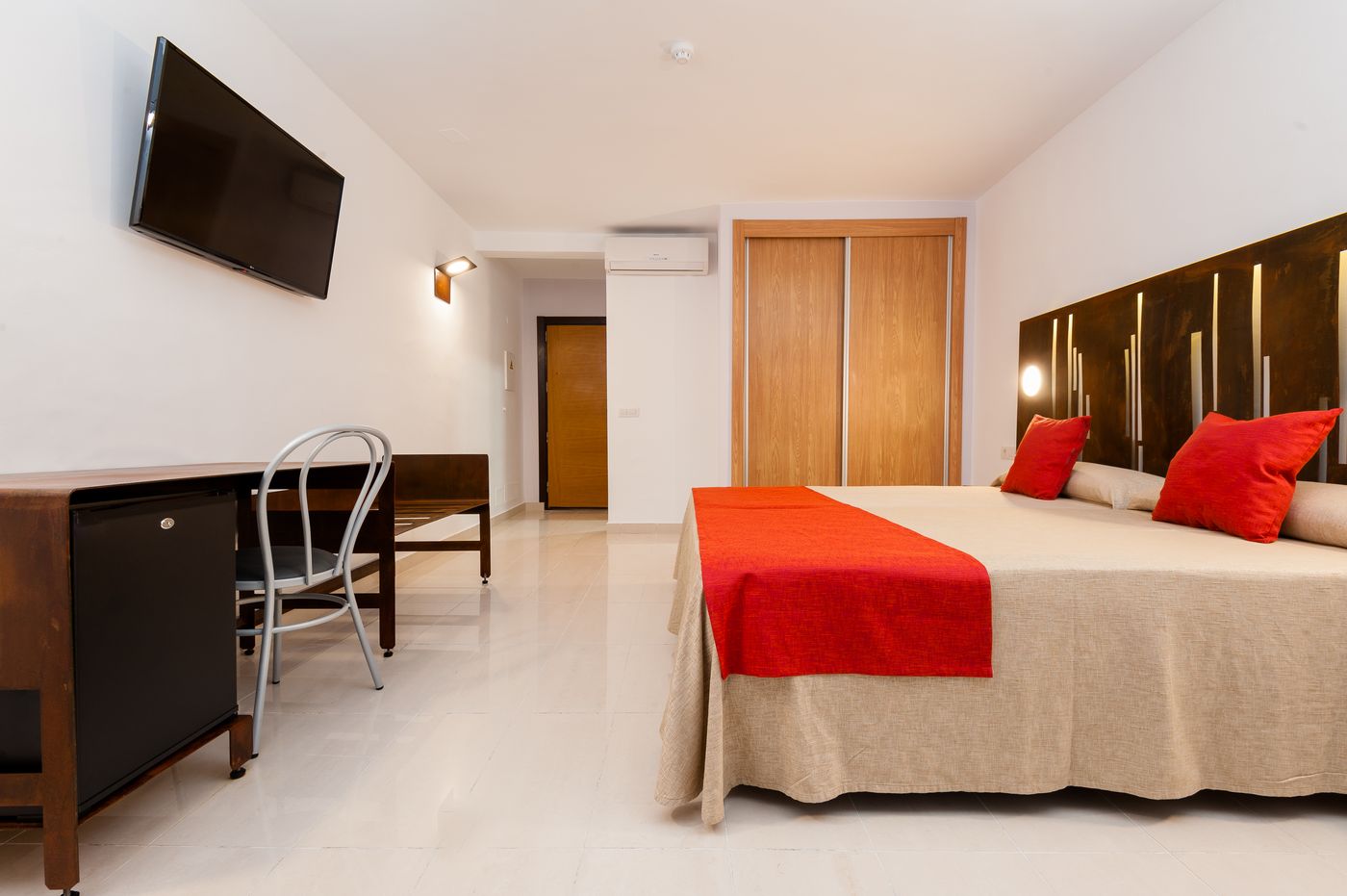 Columbus-Aparthotel-Room-10