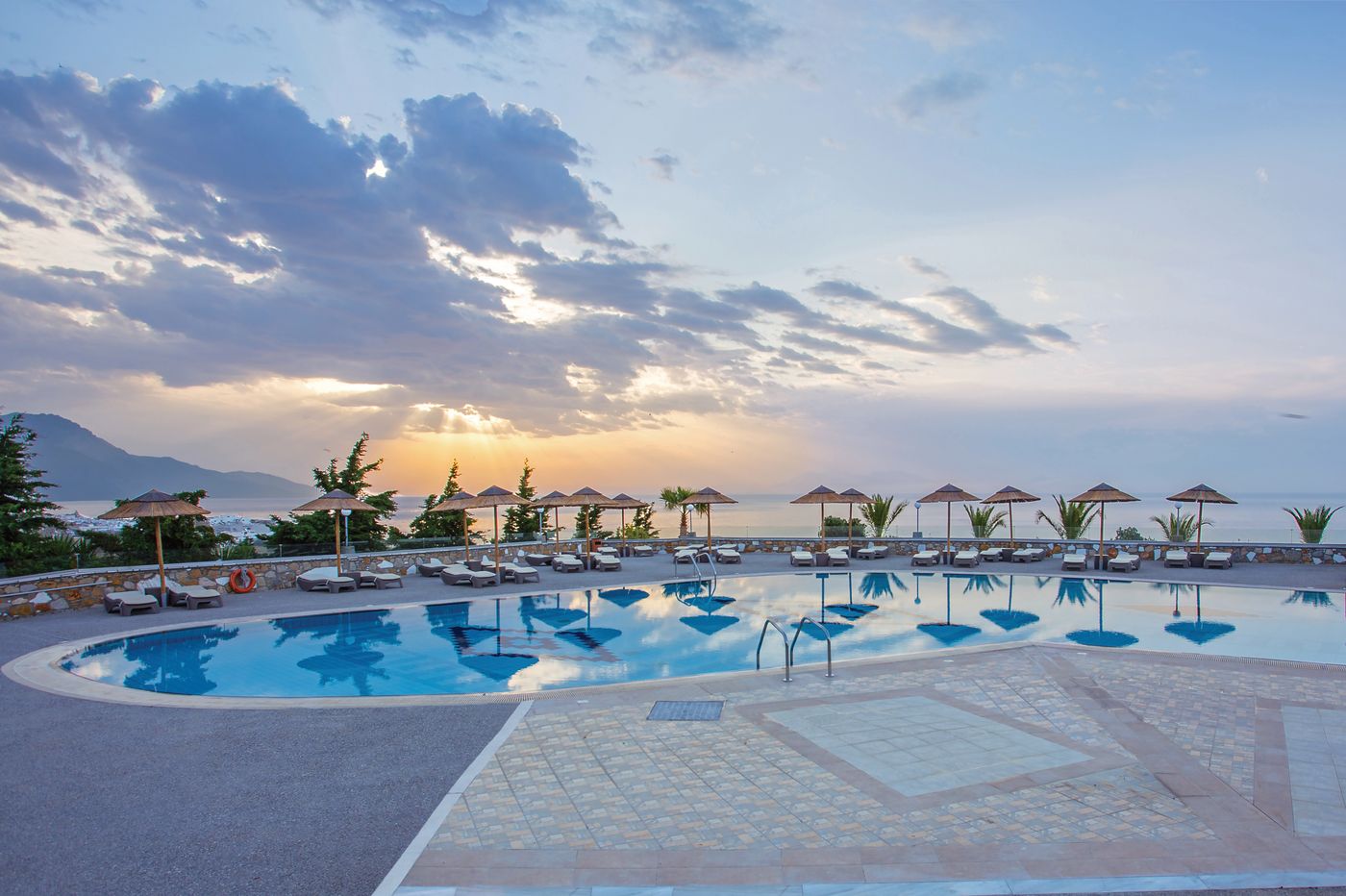 Grand-Blue-Beach-Hotel-Pool-8